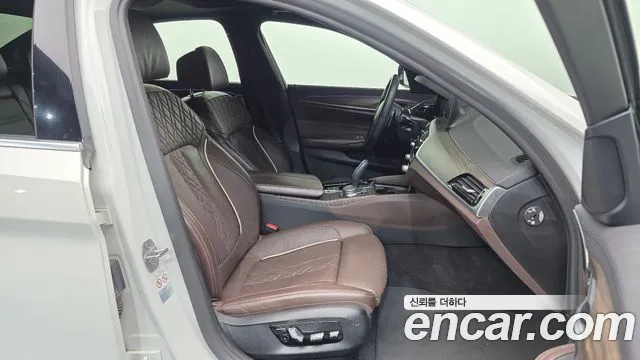 BMW 5 серии 2019 thumb 11