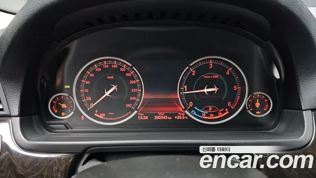 BMW 5 серии 2013 thumb 8
