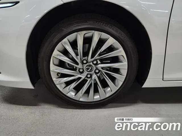 Lexus ES 2024 thumb 5