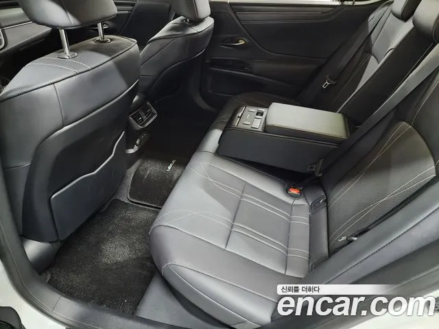 Lexus ES 2024 thumb 10