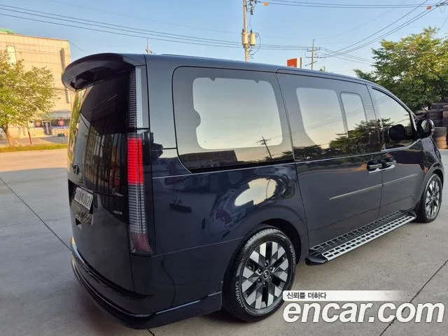 Hyundai Staria 2024 thumb 2
