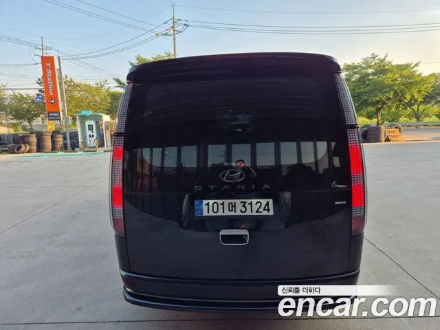 Hyundai Staria 2024 thumb 4