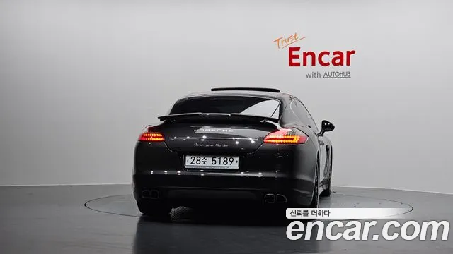Porsche Panamera 2010 thumb 3
