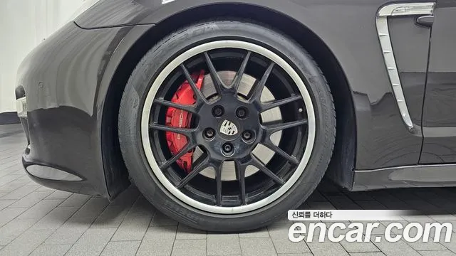 Porsche Panamera 2010 thumb 4