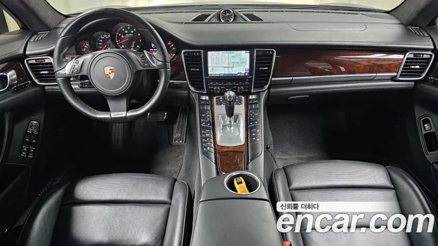 Porsche Panamera 2010 thumb 6
