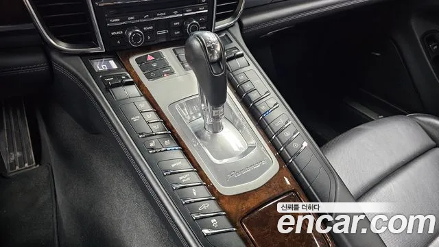 Porsche Panamera 2010 thumb 8