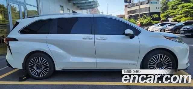 Toyota Sienna 2021 thumb 2