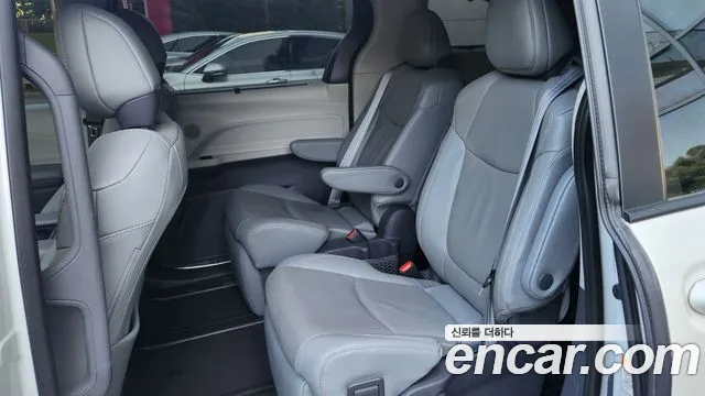 Toyota Sienna 2021 thumb 6