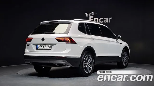 Volkswagen Tiguan 2020 thumb 2