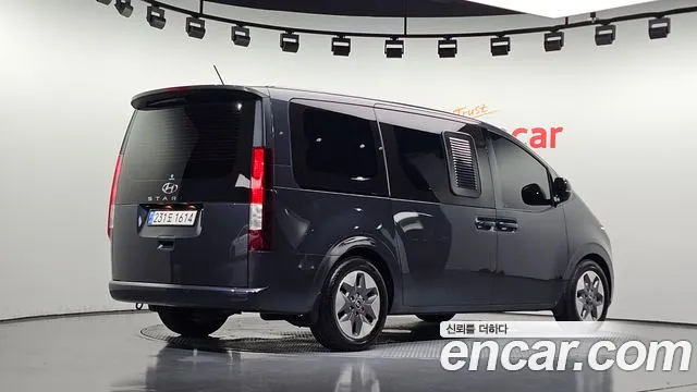 Hyundai Staria 2023 thumb 2
