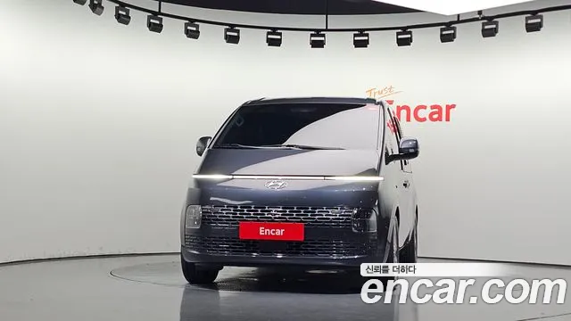 Hyundai Staria 2023 thumb 3