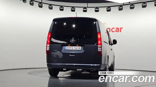 Hyundai Staria 2023 thumb 4