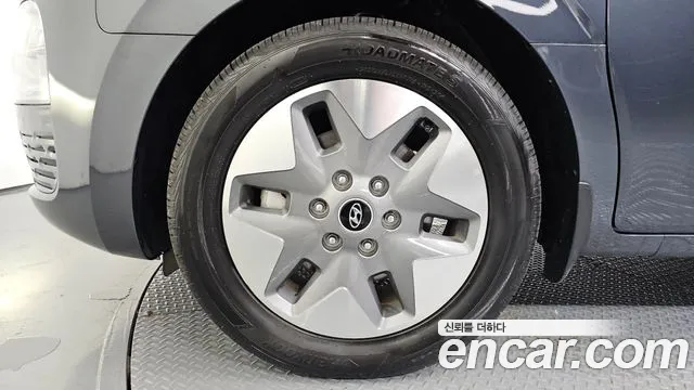 Hyundai Staria 2023 thumb 5