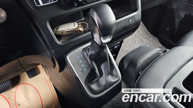 Hyundai Staria 2023 thumb 9