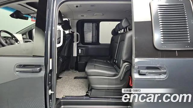Hyundai Staria 2023 thumb 11