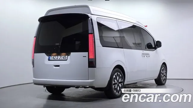 Hyundai Staria 2025 thumb 2