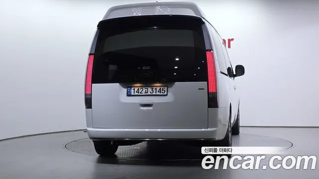 Hyundai Staria 2025 thumb 4