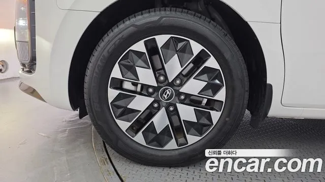 Hyundai Staria 2025 thumb 5