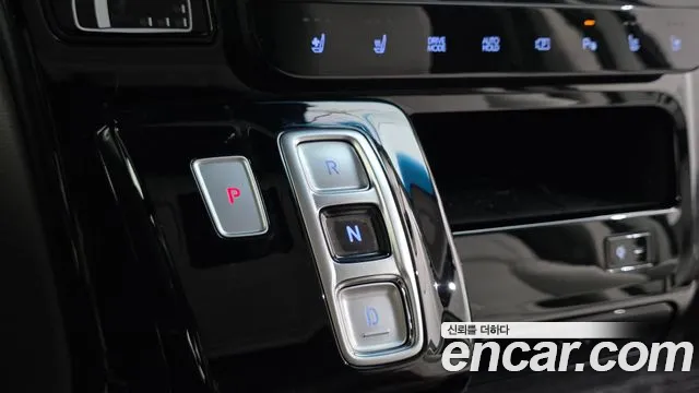 Hyundai Staria 2025 thumb 9