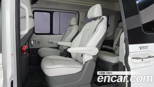 Hyundai Staria 2025 thumb 12