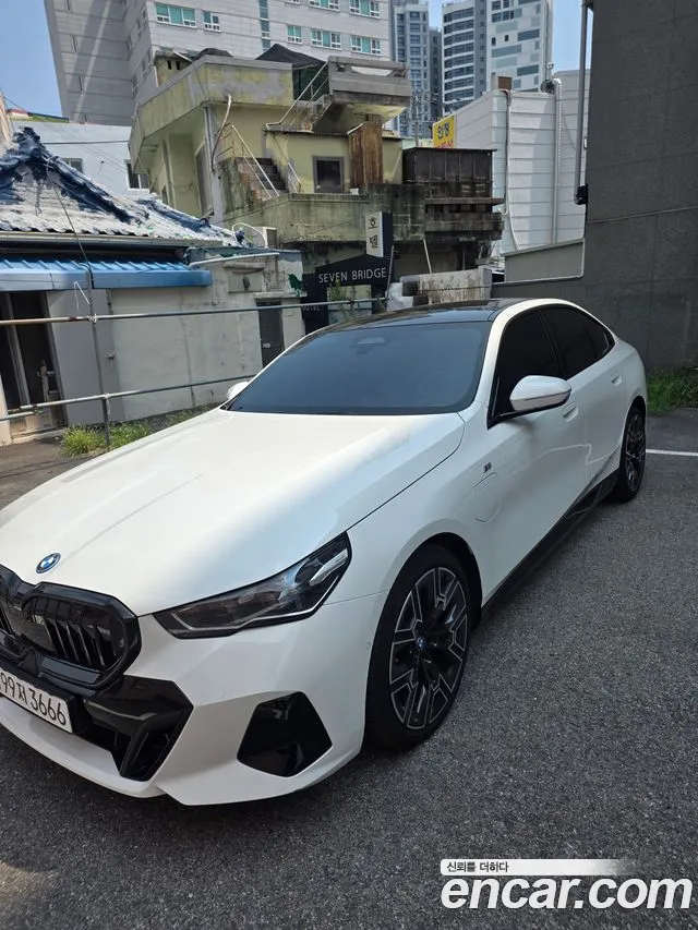 BMW 5-Series 2025 1