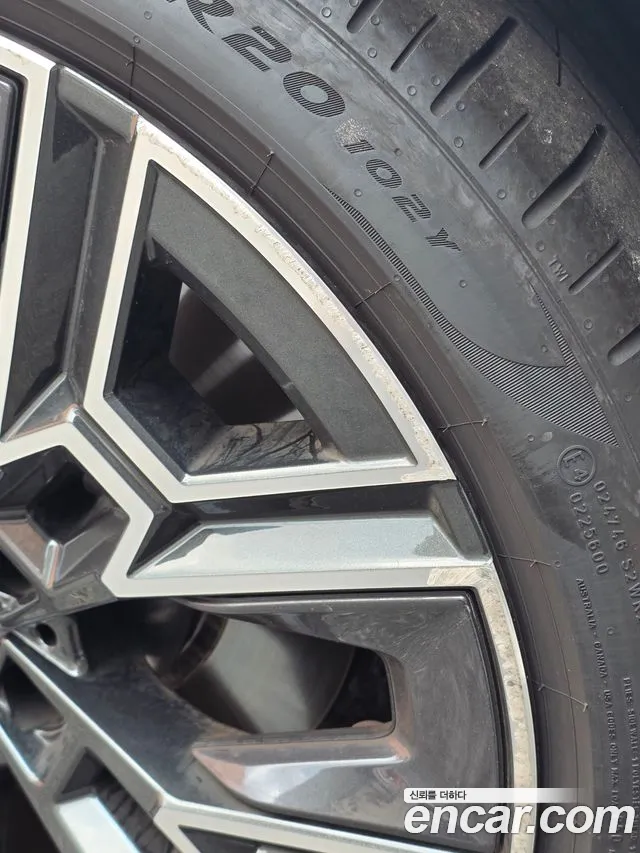 BMW 5-Series 2025 thumb 5
