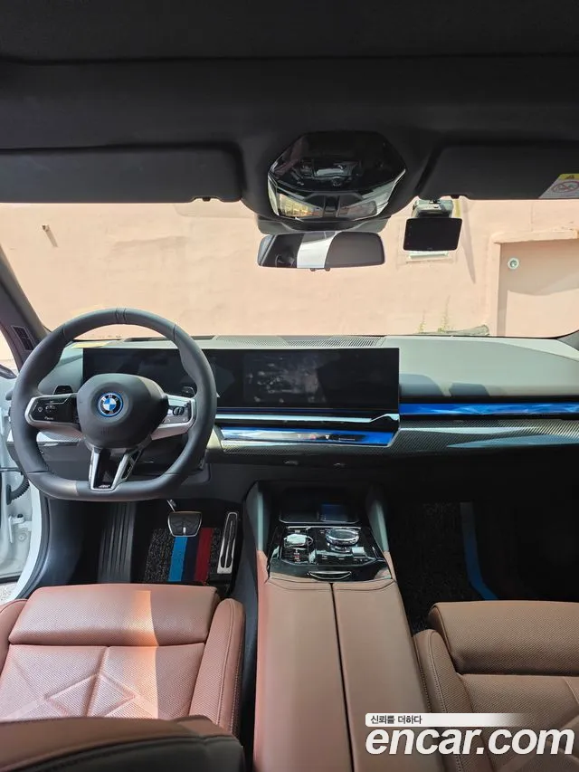 BMW 5-Series 2025 thumb 7