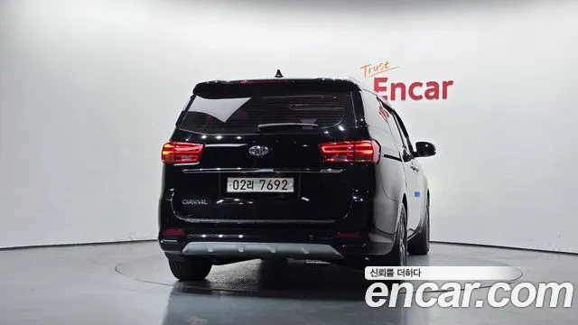 Kia Carnival 2019 thumb 4