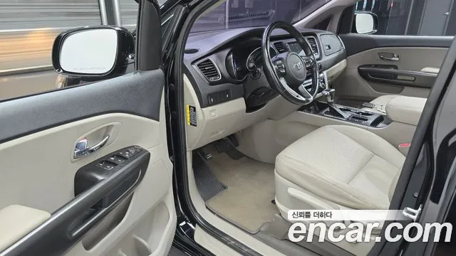 Kia Carnival 2019 thumb 10