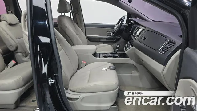 Kia Carnival 2019 thumb 11