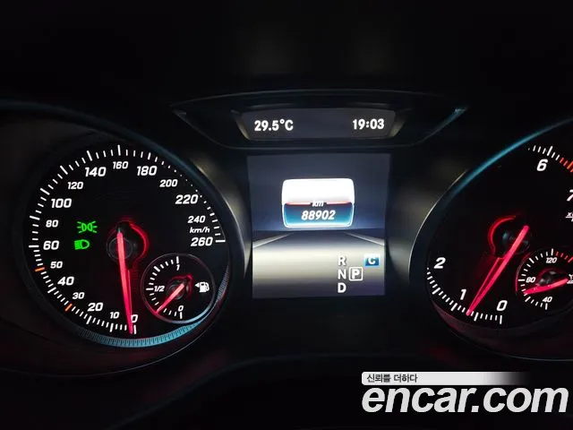 Mercedes-Benz CLA 2018 thumb 8