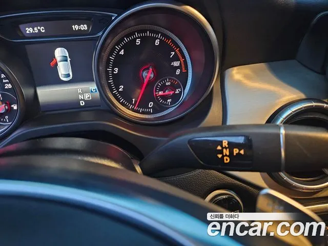 Mercedes-Benz CLA 2018 thumb 9
