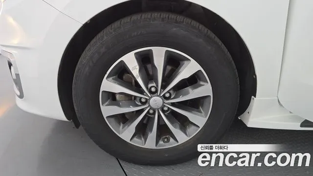 Kia Carnival 2016 thumb 5