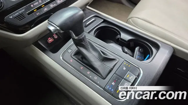Kia Carnival 2016 thumb 9