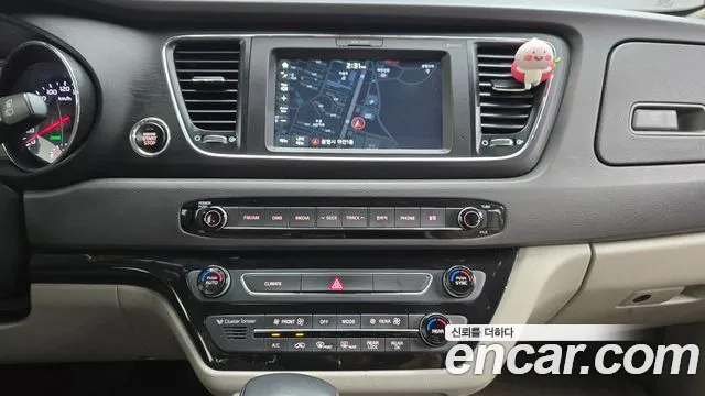 Kia Carnival 2016 thumb 12