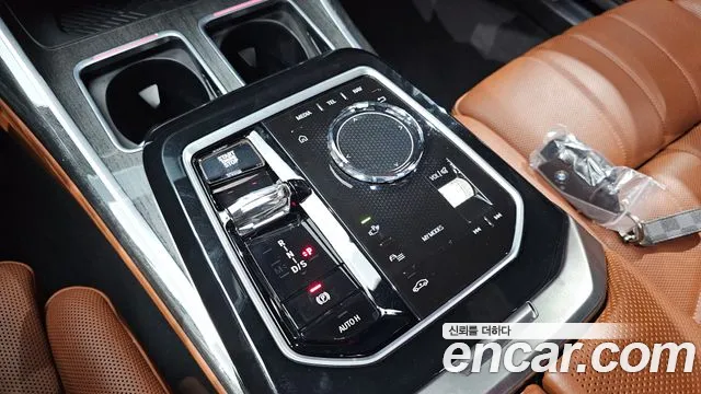 BMW 7-Series 2023 thumb 8