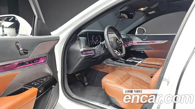 BMW 7-Series 2023 thumb 9