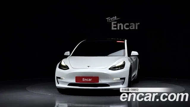 Tesla Model 3 2022 thumb 2