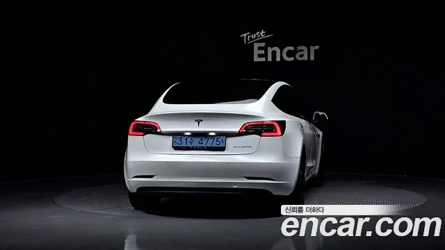 Tesla Model 3 2022 thumb 3