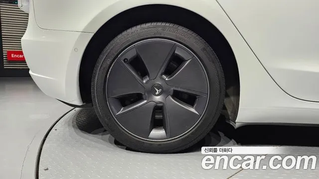 Tesla Model 3 2022 thumb 4