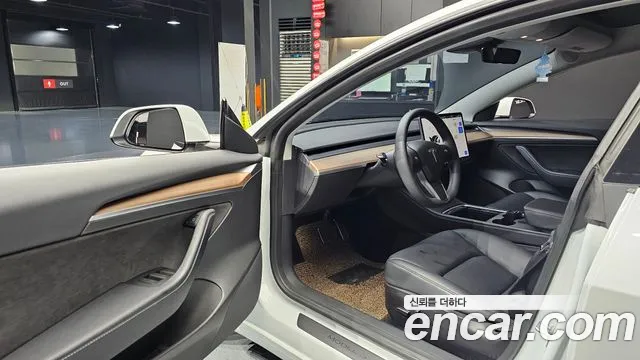 Tesla Model 3 2022 thumb 9