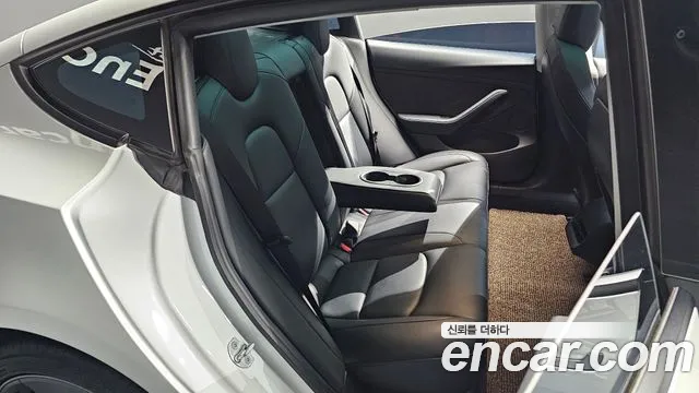 Tesla Model 3 2022 thumb 10