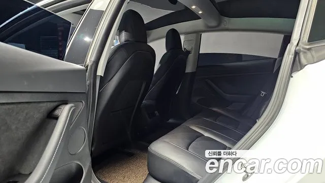 Tesla Model 3 2022 thumb 11