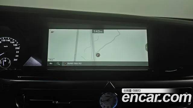 Genesis G90 2019 thumb 12
