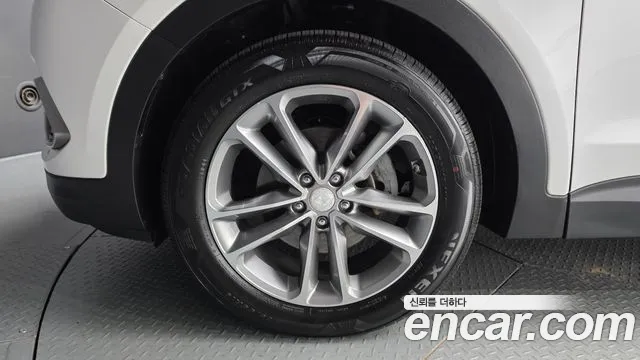 Hyundai Santa Fe 2015 thumb 4