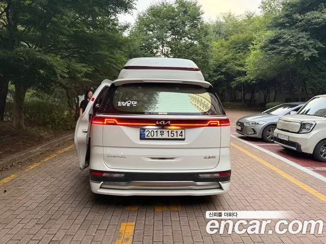 Kia Carnival 2021 thumb 4