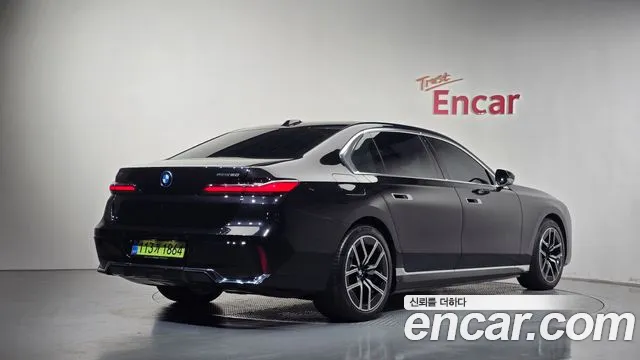 BMW i7 2025 thumb 2