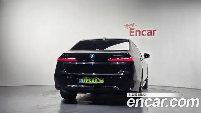 BMW i7 2025 thumb 4