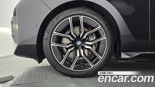 BMW i7 2025 thumb 5