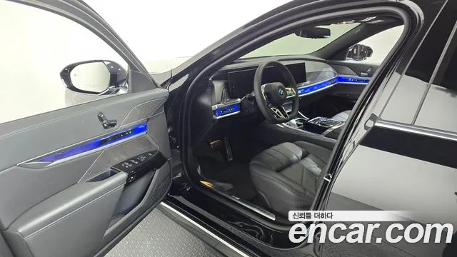BMW i7 2025 thumb 10